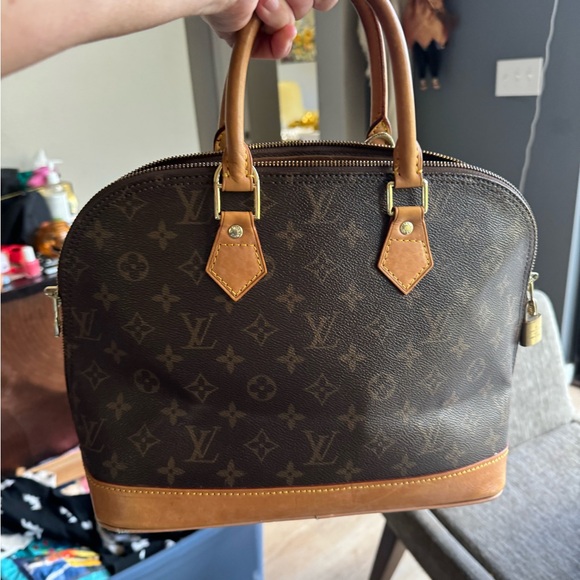 Louis Vuitton Alma satchel bag - Picture 8 of 12